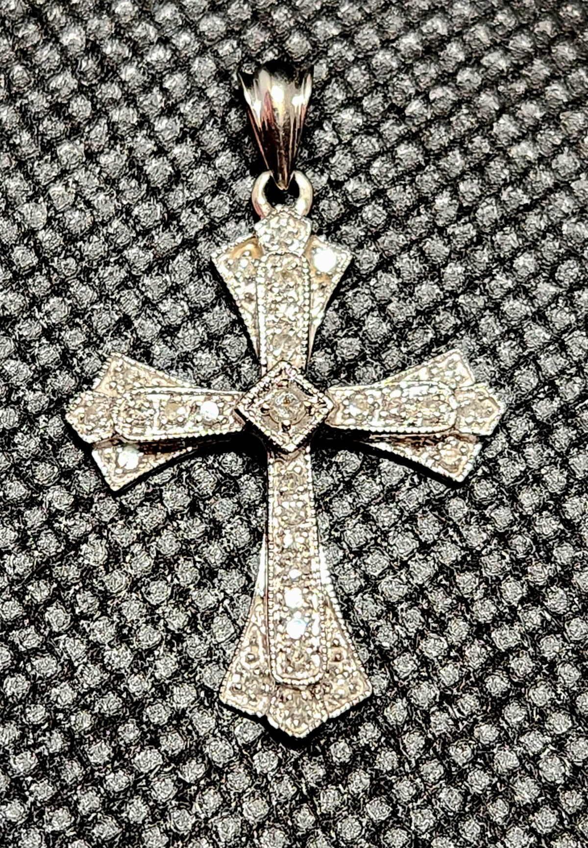 10K Solid White Gold 0.18TW Diamond Cross
